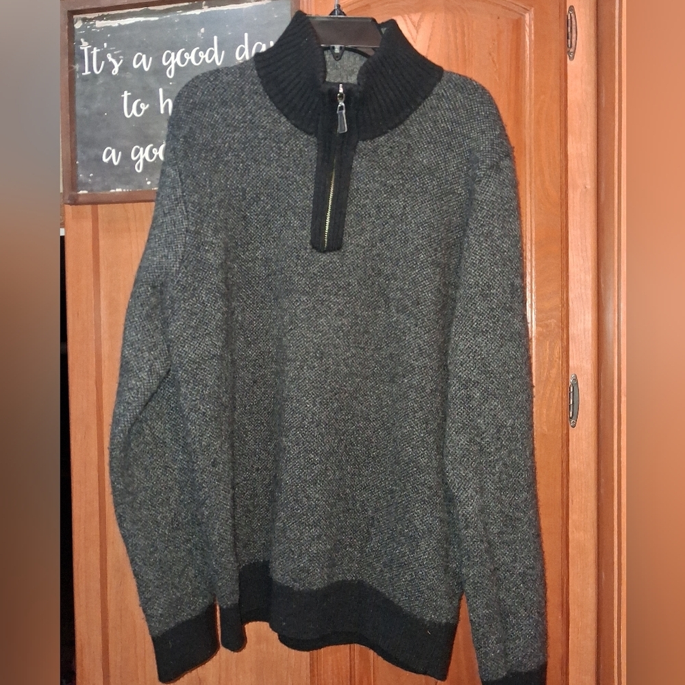 Pronto Uomo Wool Men's Gray and Black Half-Zip Sweater In An XL. EUC